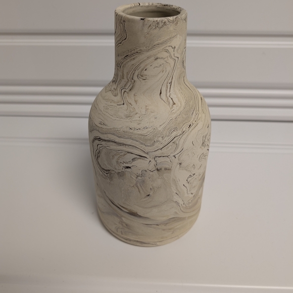 H&M Swirled Beige Vase - Picture 1 of 2